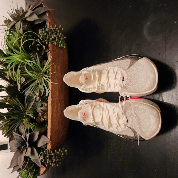 Nike White and Black Athletic Shoes - Picture 5 of 5